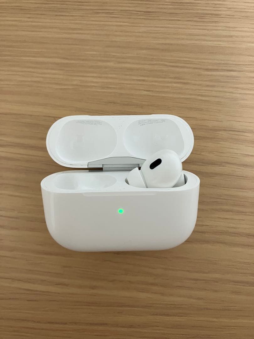 AirPods Pro 第2世代ケースA2968と右耳A3047