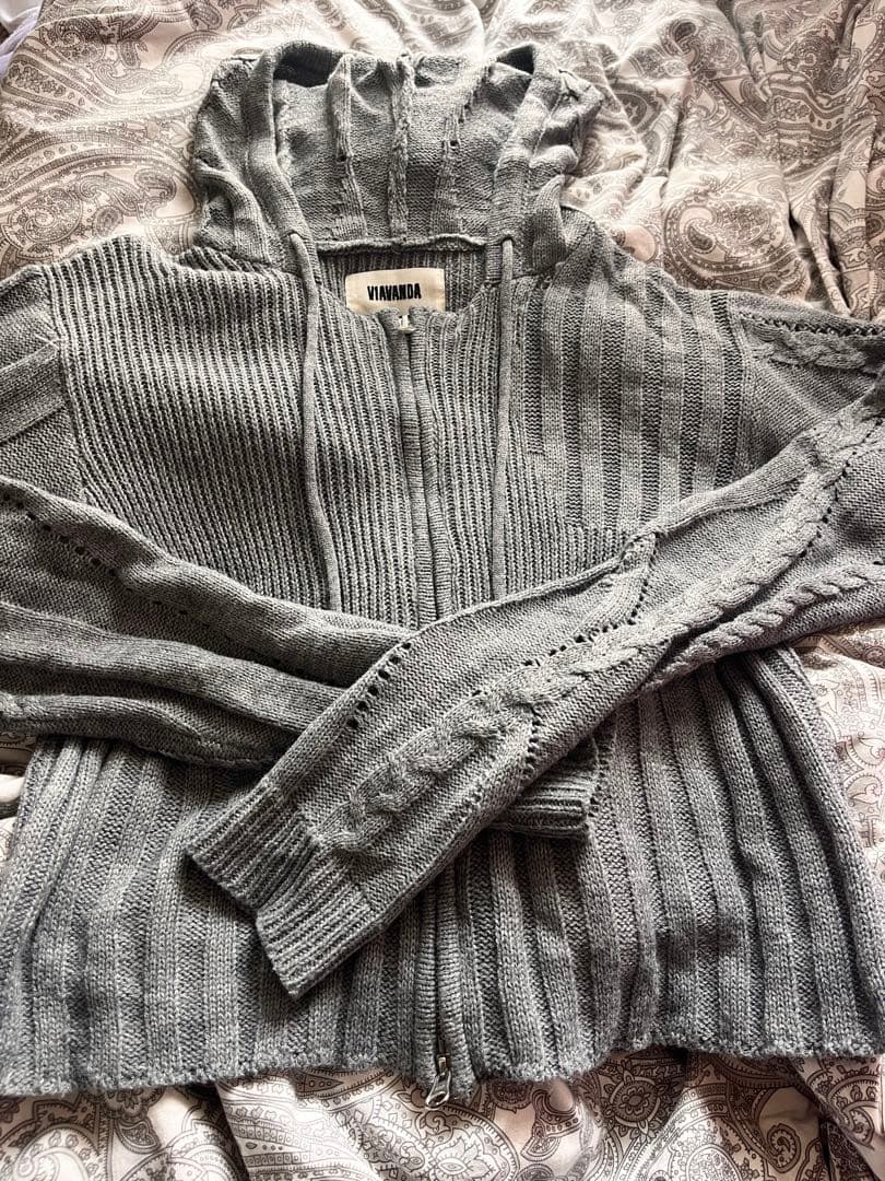 viavanda ニットフーディ