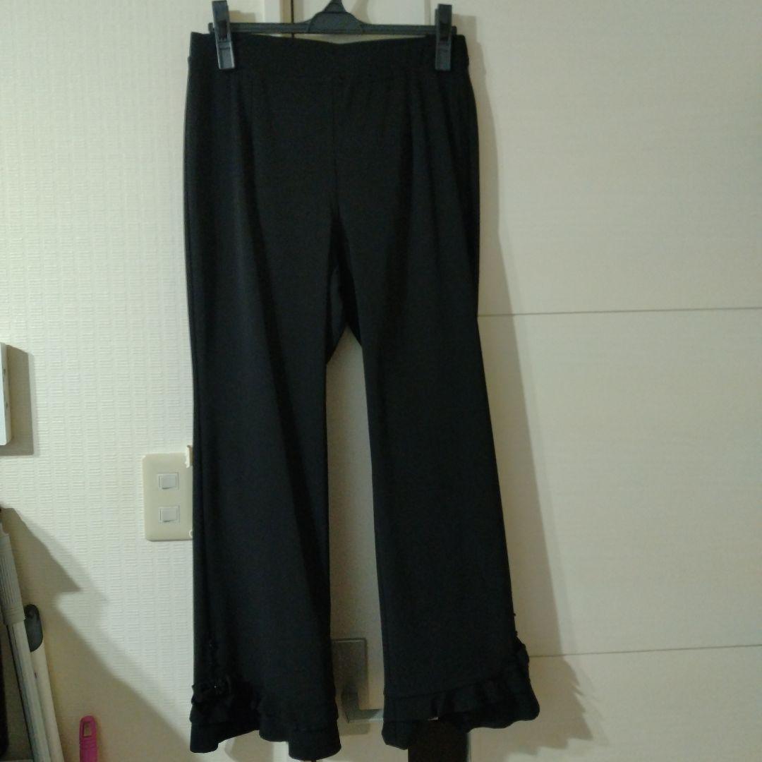 【新品】スーパービューティー裾フリル×リボン使いストレッチ素材パンツ44