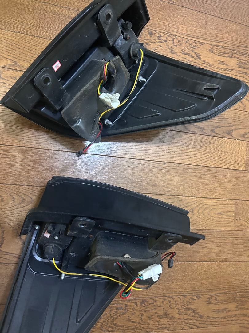 20アルファード ヴェルファイアクリスタルアイLEDテールランプ スモークレンズ