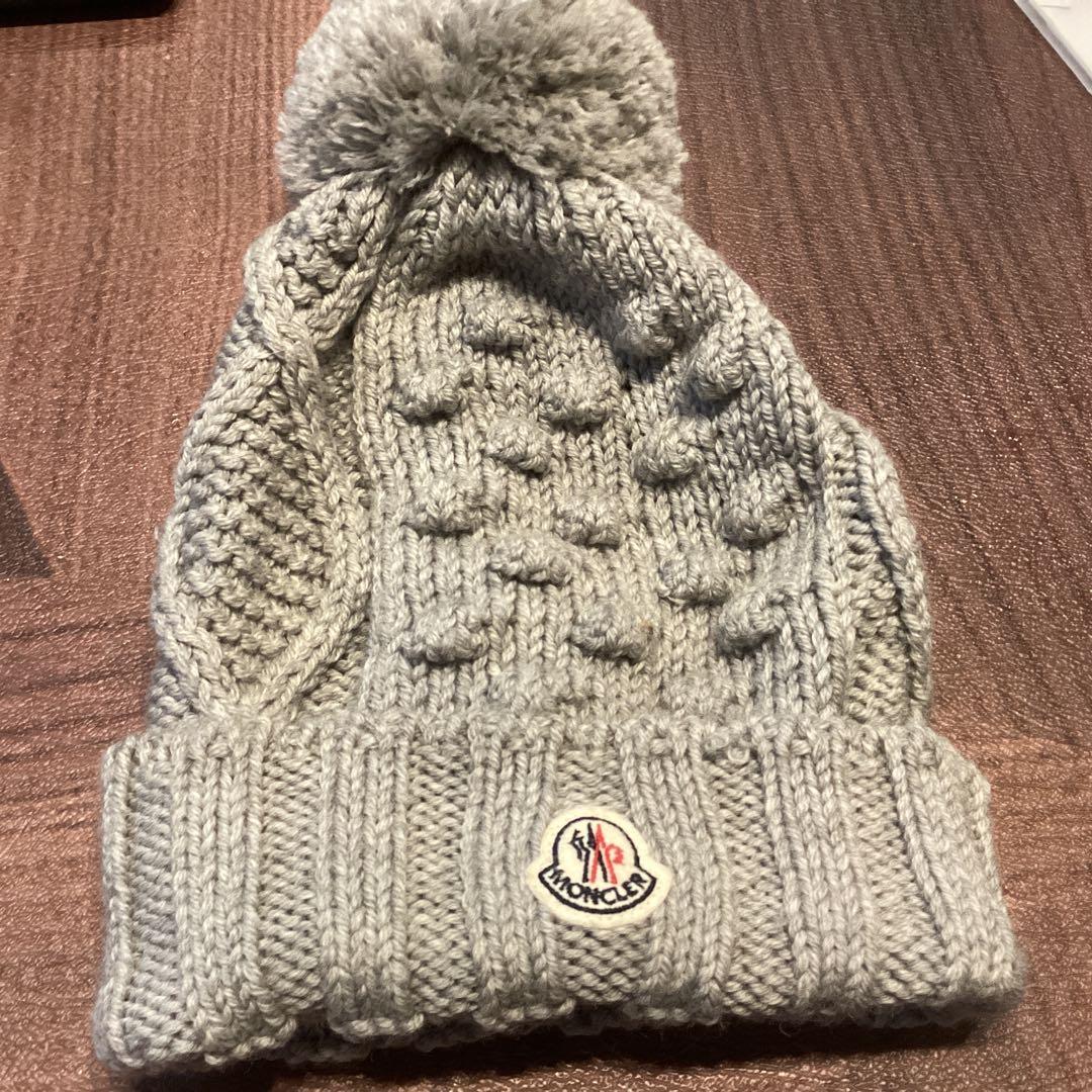 MONCLER グレー ニット帽 ポンポン付き