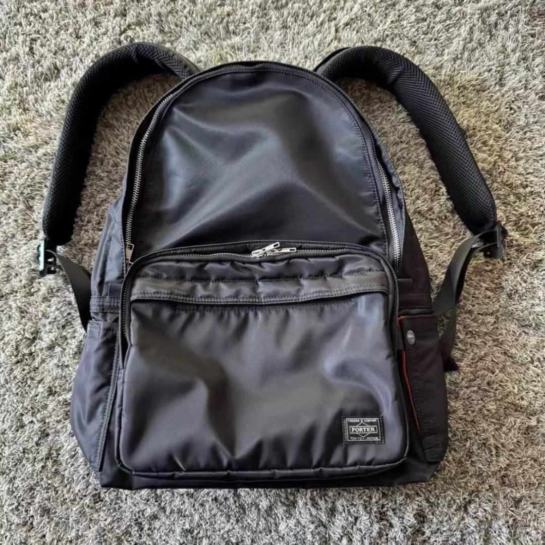 porter 黒のバックパック