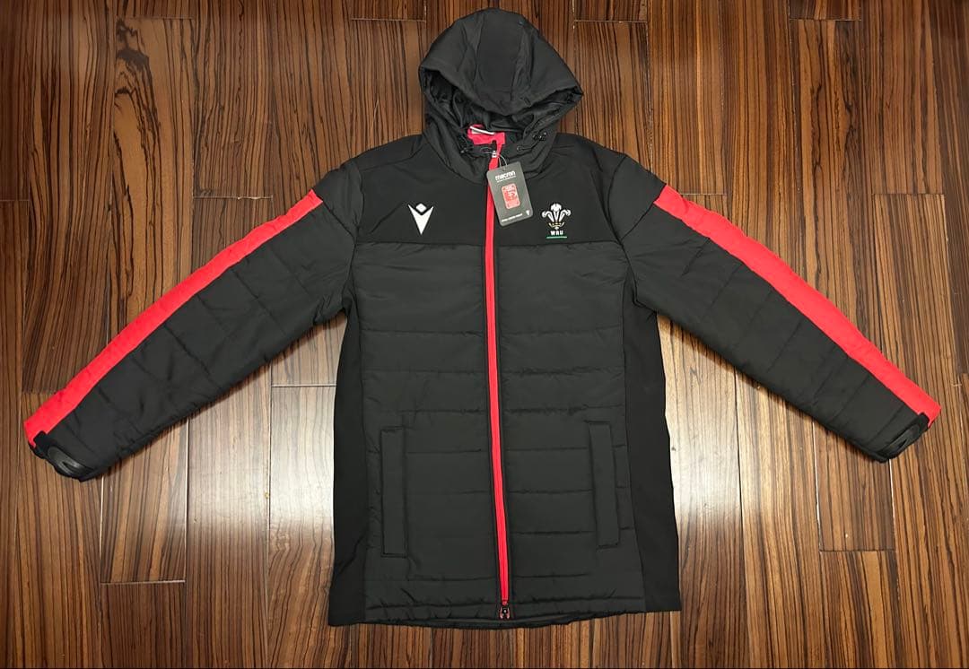 【新品未使用】Macronラグビー　ウェールズ代表　トラベルコート 海外Ｍ