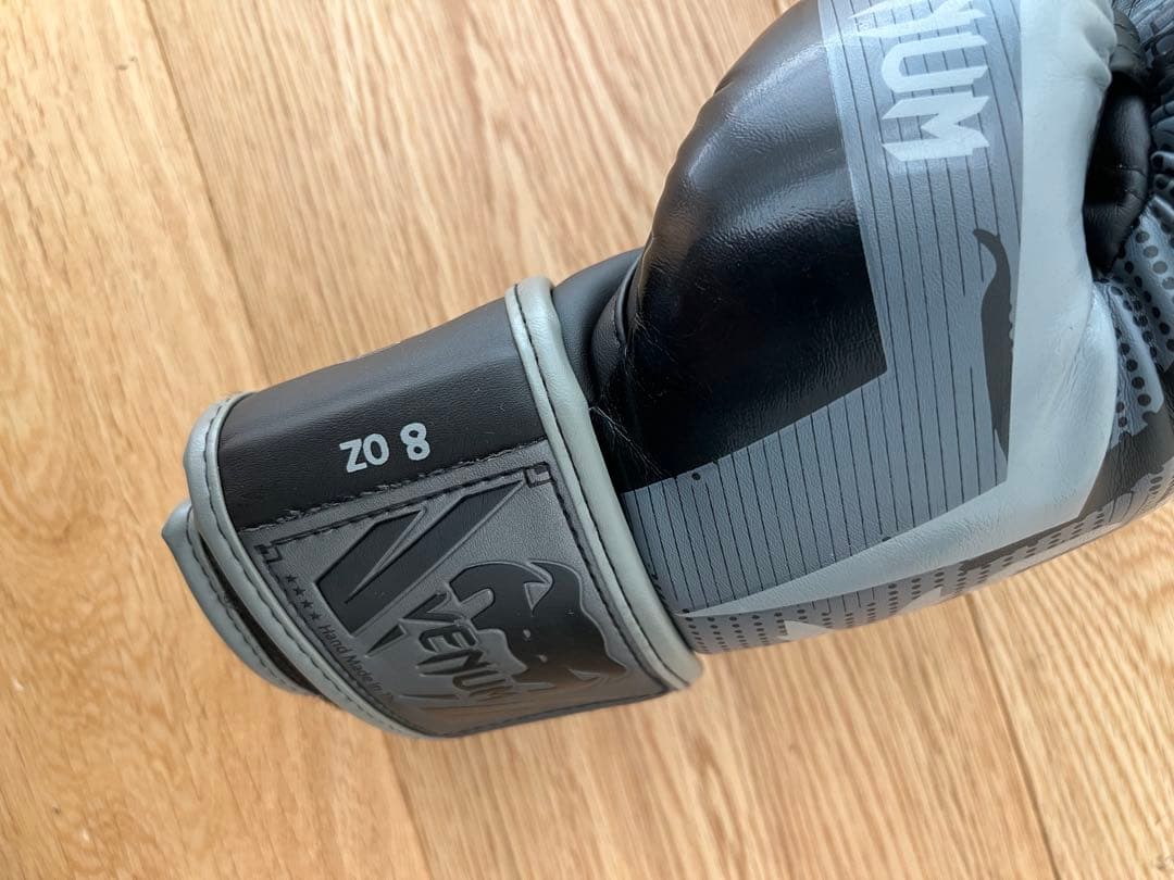 Venum ボクシンググローブ and レガース