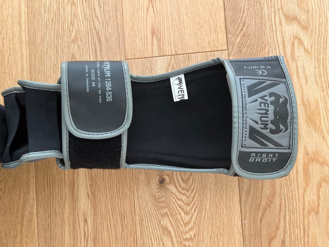 Venum ボクシンググローブ and レガース