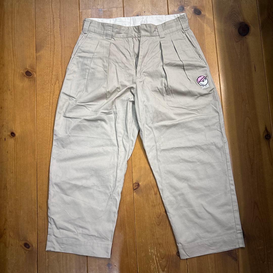 マルボンゴルフwind and sea ベージュ刺繍入りワイドチノパンツ