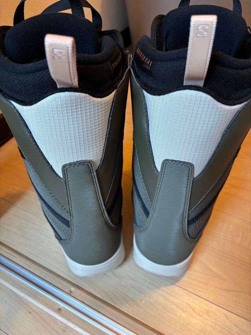 SALOMON スノーボードブーツ