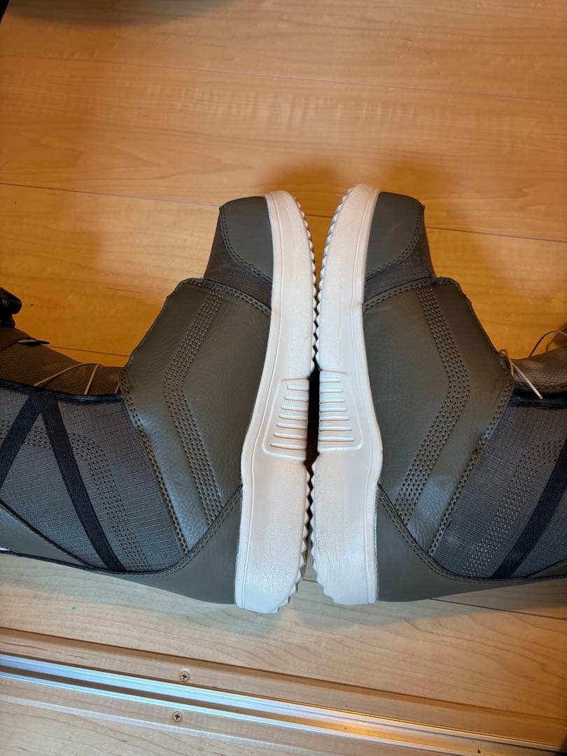 SALOMON スノーボードブーツ