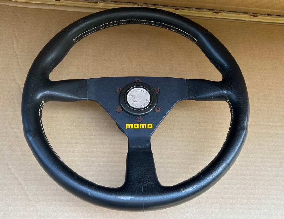 MOMO ブラックレザー ステアリング イタリア製 V35 KBA 70068