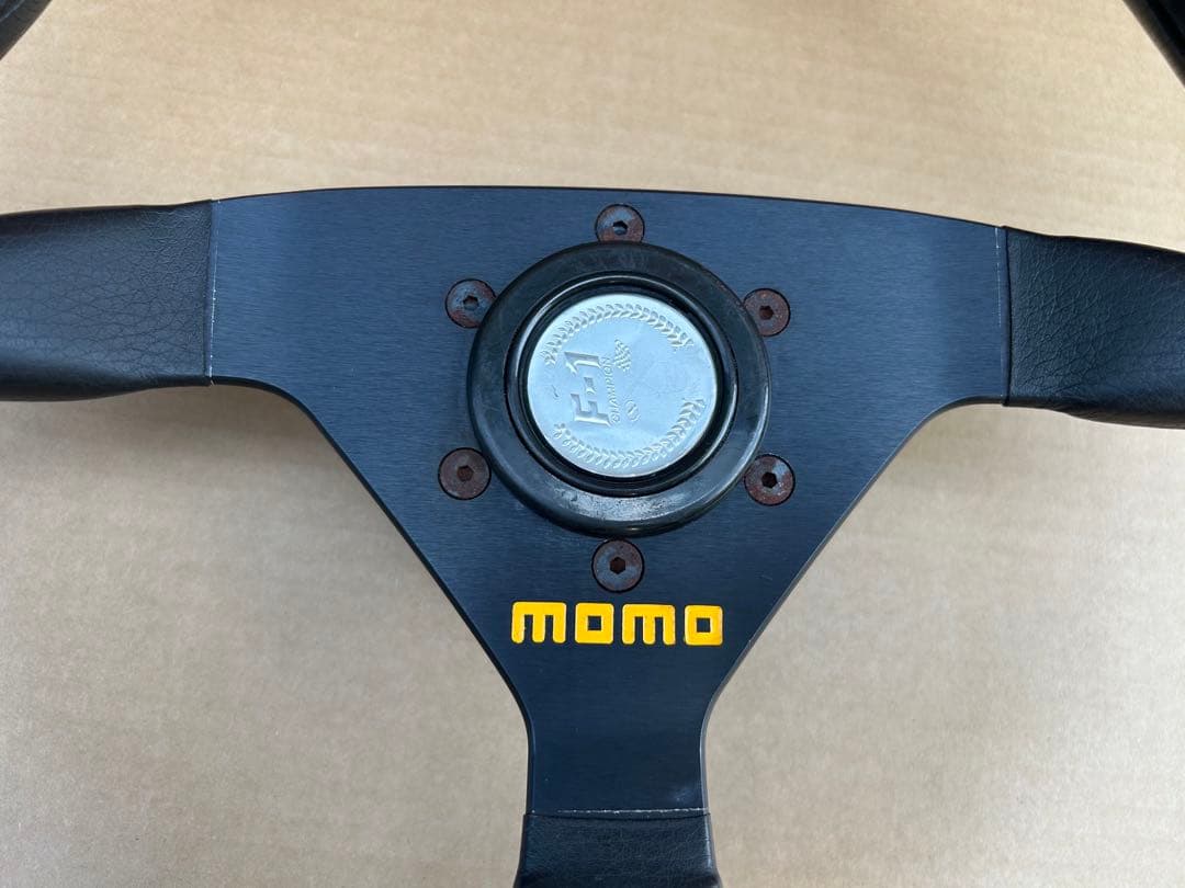 MOMO ブラックレザー ステアリング イタリア製 V35 KBA 70068
