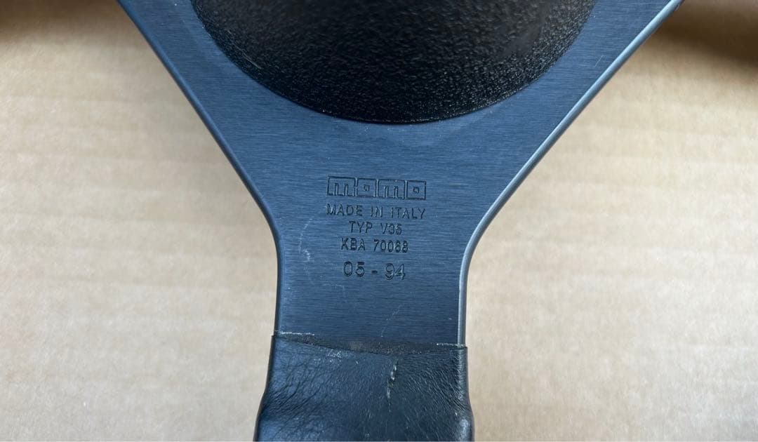 MOMO ブラックレザー ステアリング イタリア製 V35 KBA 70068