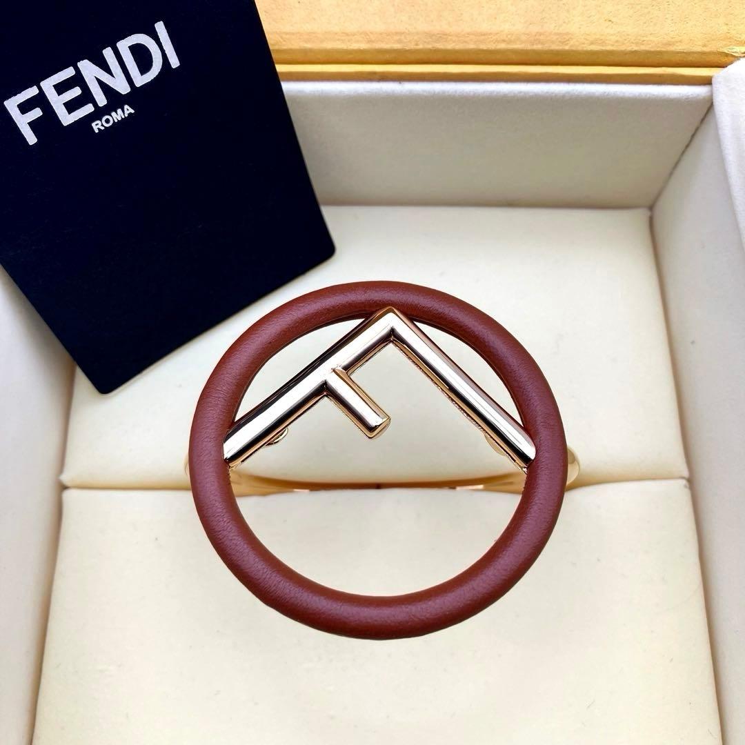 FENDI エフ イズ フェンディ ロゴ バングル ブレスレット 8AG733