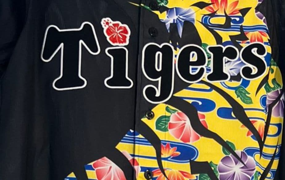 阪神タイガース　佐藤輝明選手　沖縄デザインユニフォーム