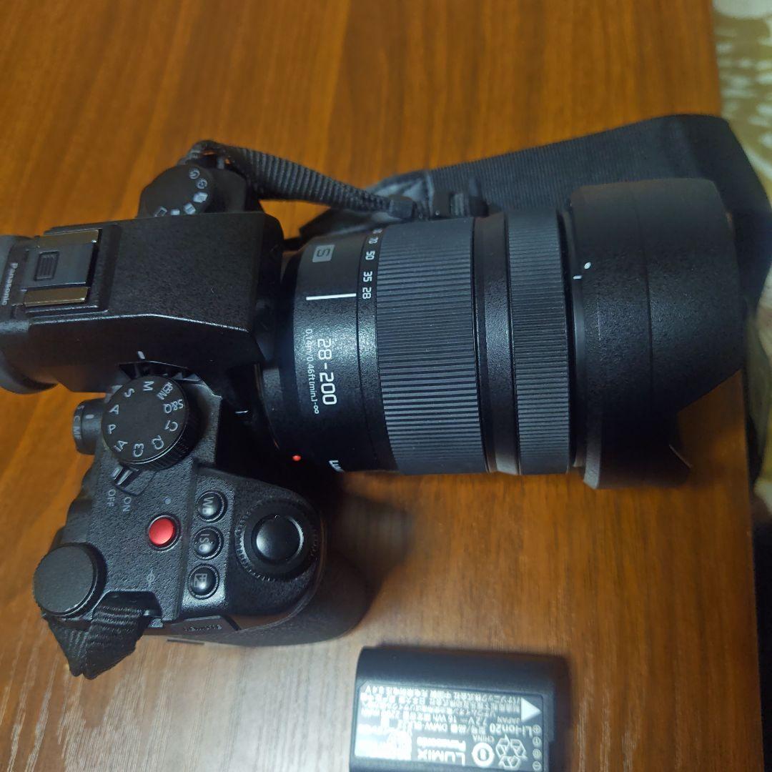 LUMIX LUMIXS5ⅱxと 28-200mmレンズ、純正ストロボ付き