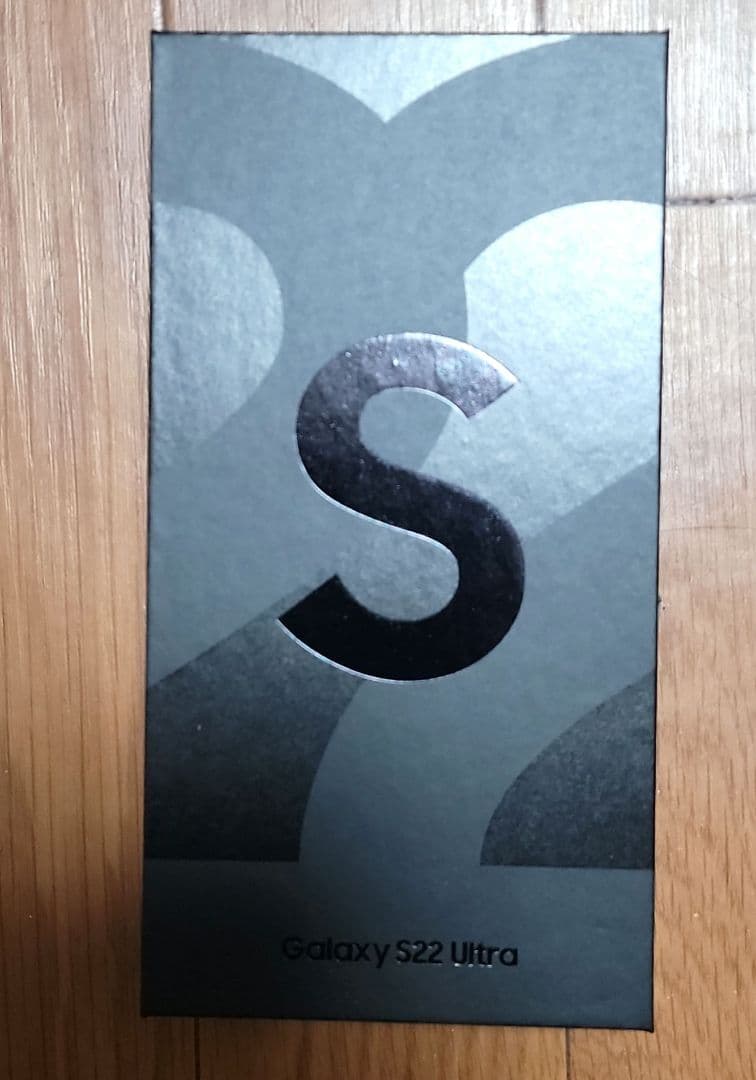 Galaxy　s22ultra simフリーおまけ付き。