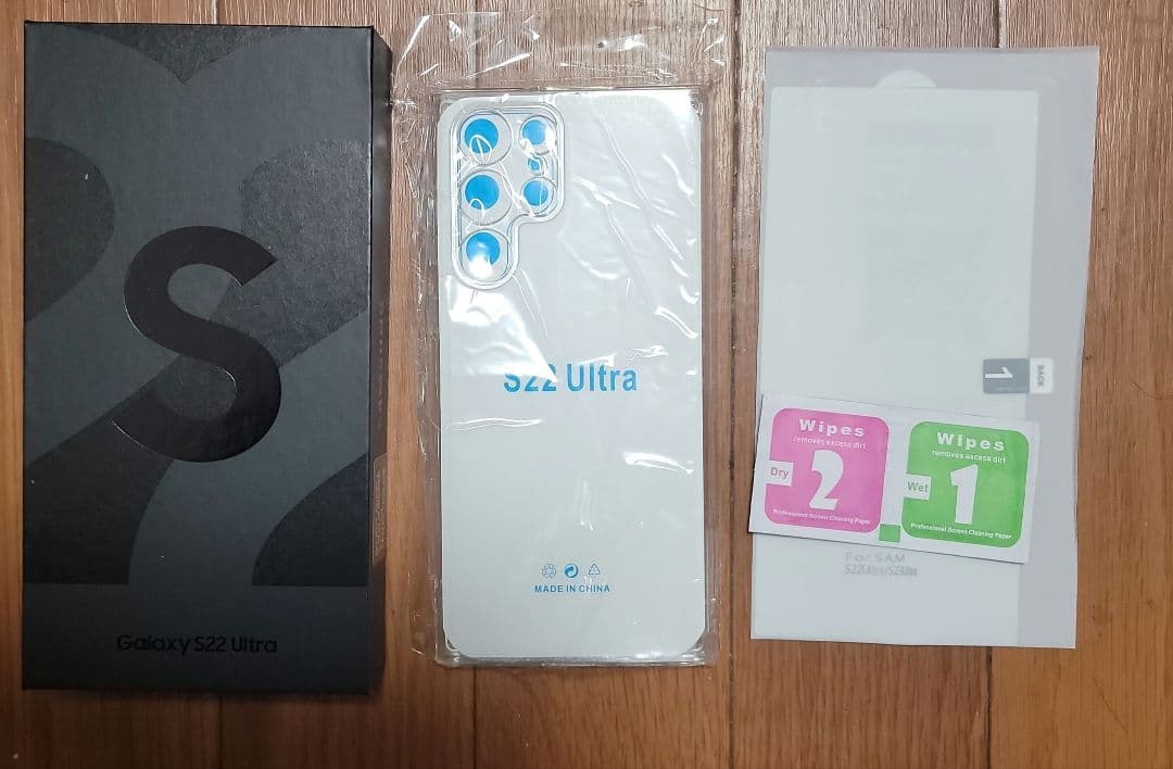 Galaxy　s22ultra simフリーおまけ付き。