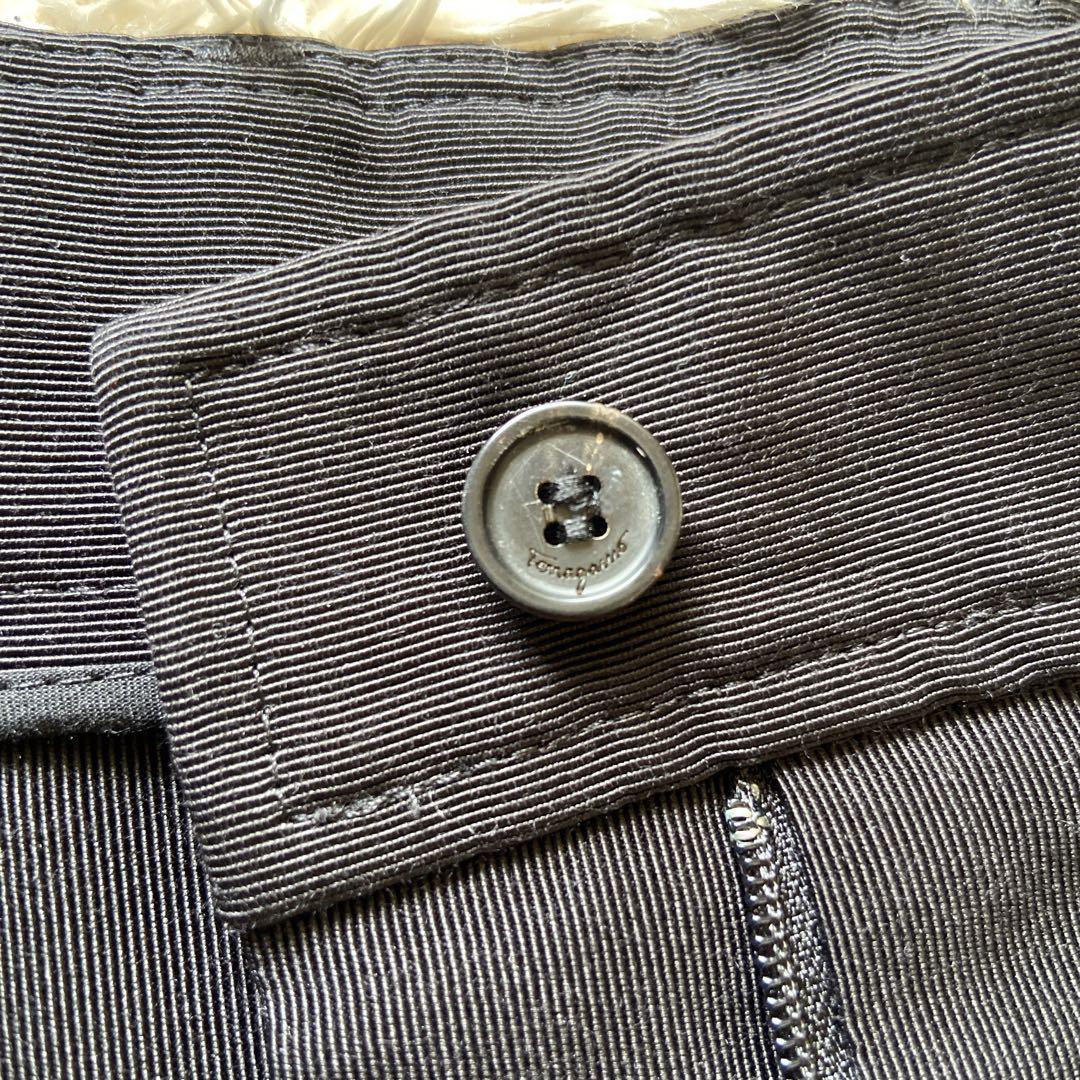 近年　美品　フェラガモ　コットンシルクハーフパンツ　タック　膝下丈　38M位　黒