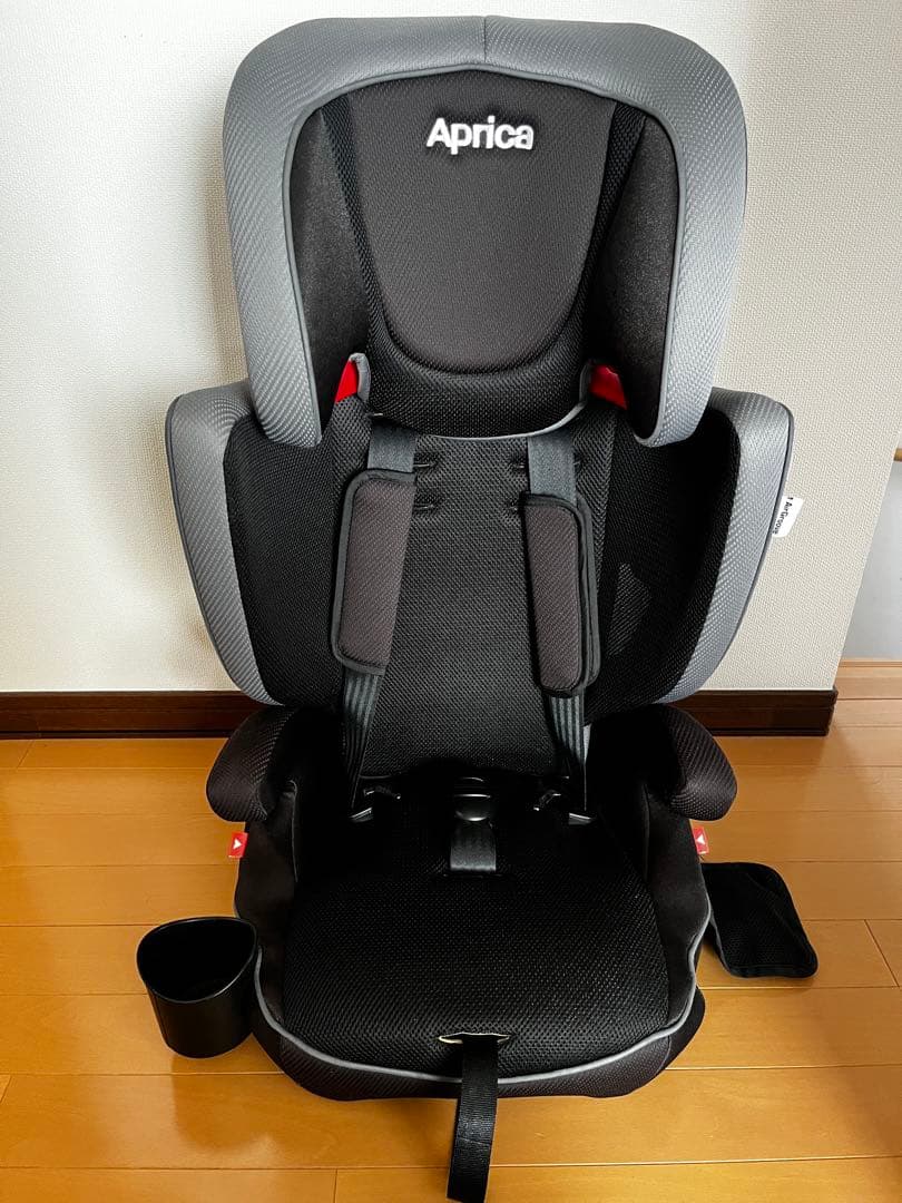 アップリカ　エアグルーヴ　ジュニアシートカップホルダー付き