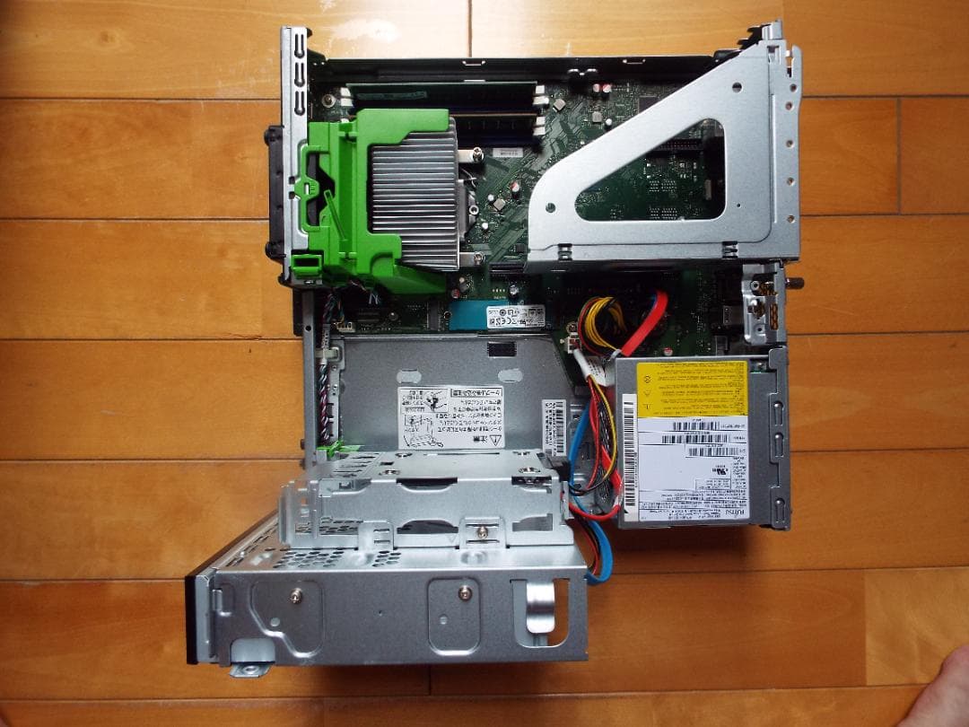 Windowsデスクトップ ESPRIMO D588/V i3-8100 16G SSD256G+HDD