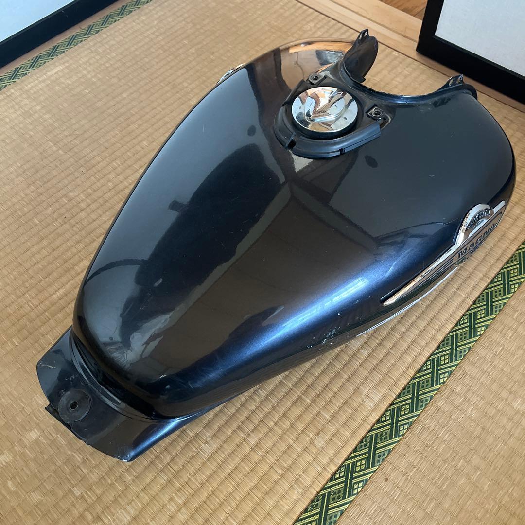 HONDA MAGNA タンク