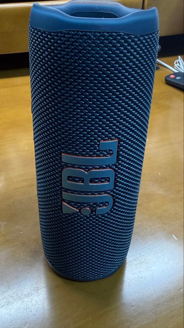 JBL FLiP6 ブルー 横置きのゴムなし