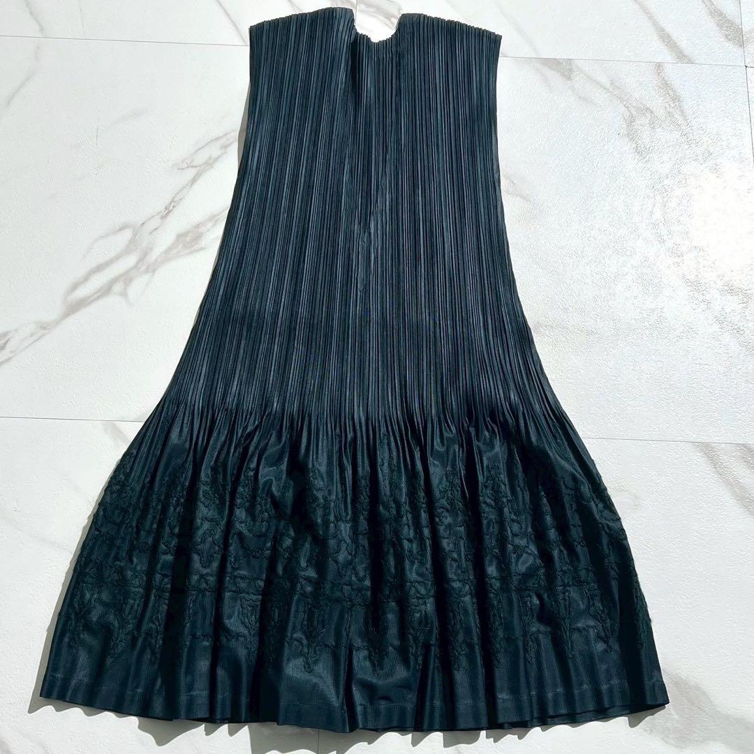 美品✨PLEATS PLEASE ノースリーブ フレアワンピース 刺繍 Vネック