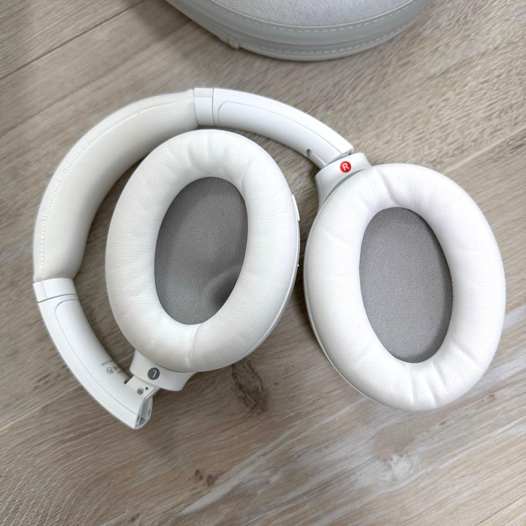 SONYワイヤレスヘッドホン サイレントホワイトWH-1000XM4 WM