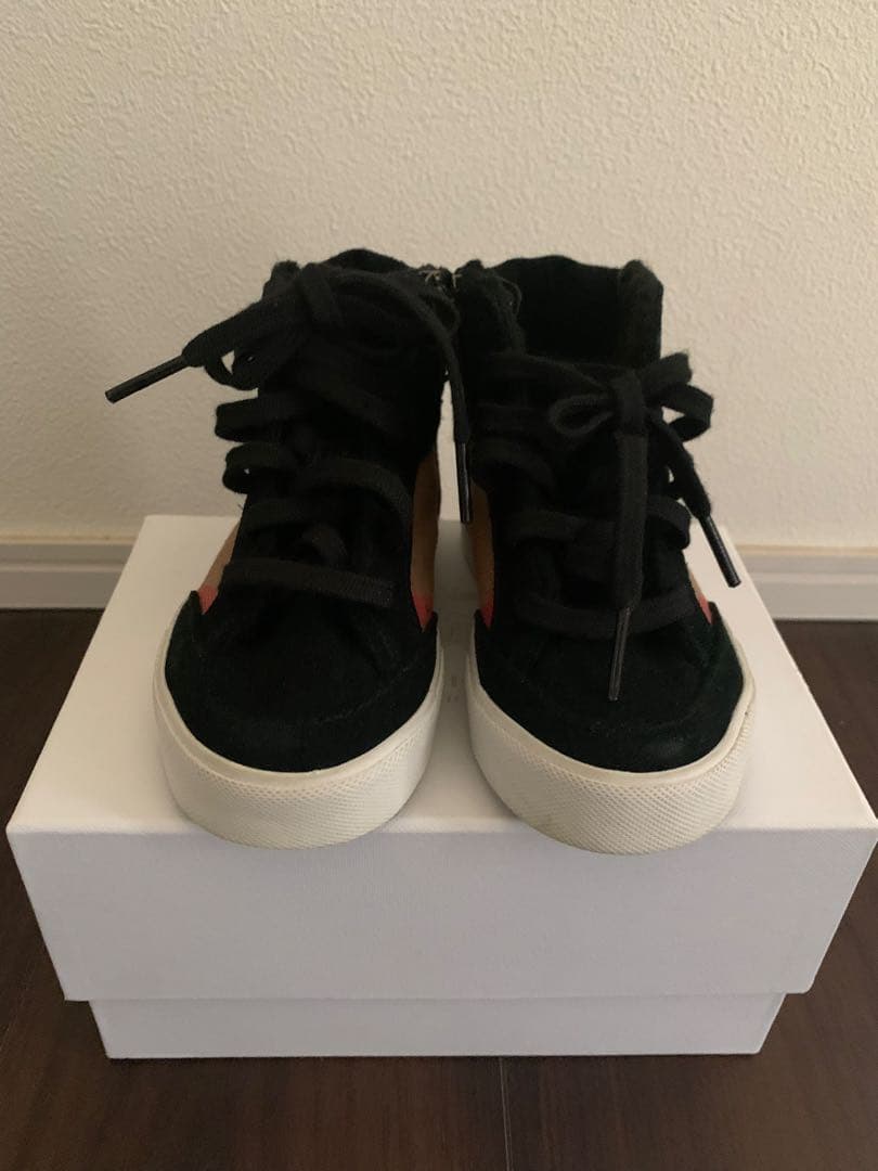 新品タグ付き！　バーバリーチルドレン　スニーカー 黒 チェック柄　14cm