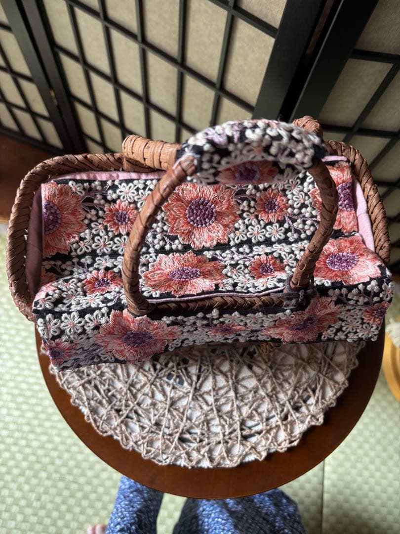 花柄インド刺繍リボン付きボックス型山葡萄バッグ