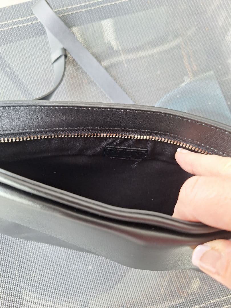 COS ブラックレザーウエストポーチ　新品