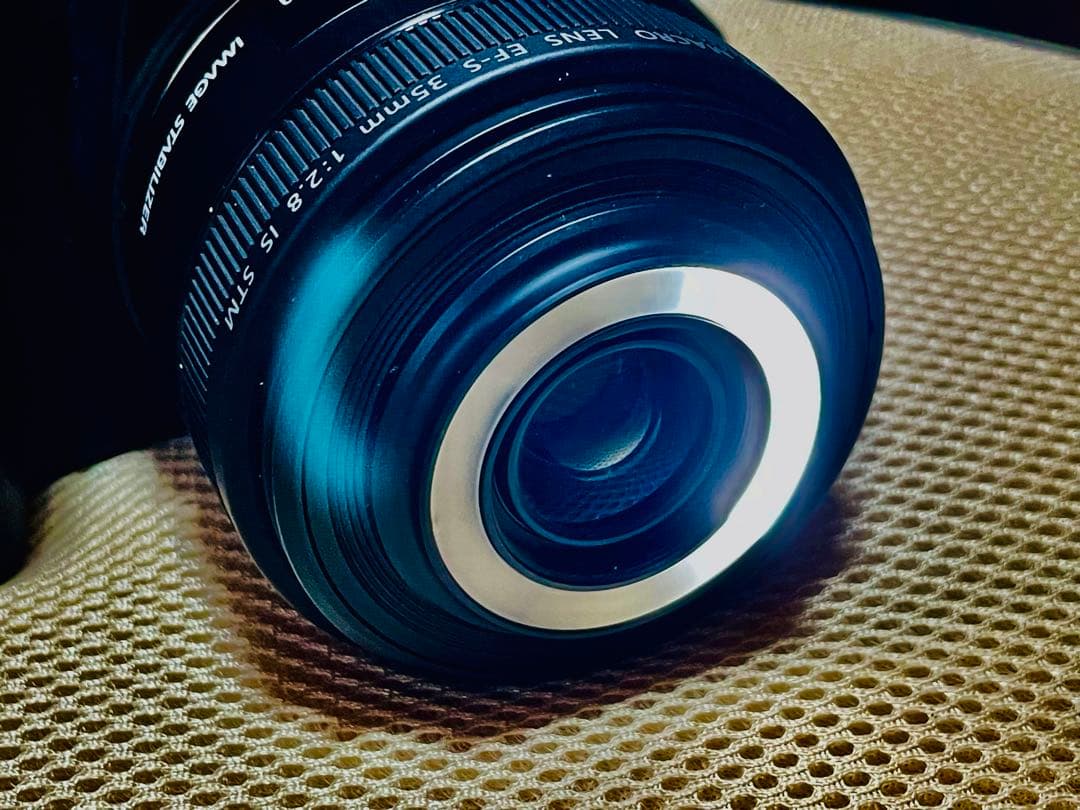 Canon EF-S 35mm F2.8 MACRO IS STM レンズ