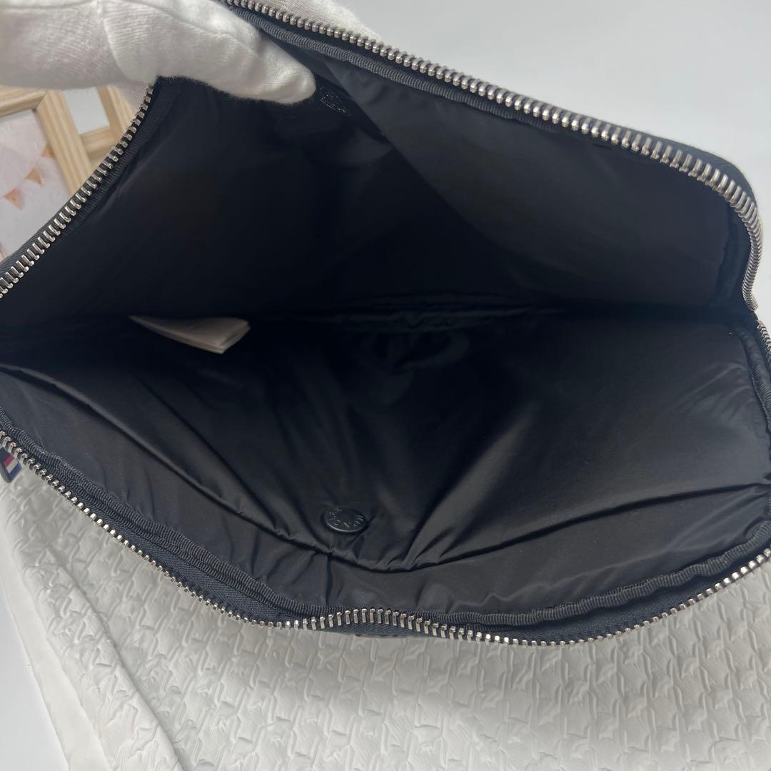 ✨ほぼ未使用✨MONCLERモンクレール　クラッチバッグ　PCケース　ナイロン