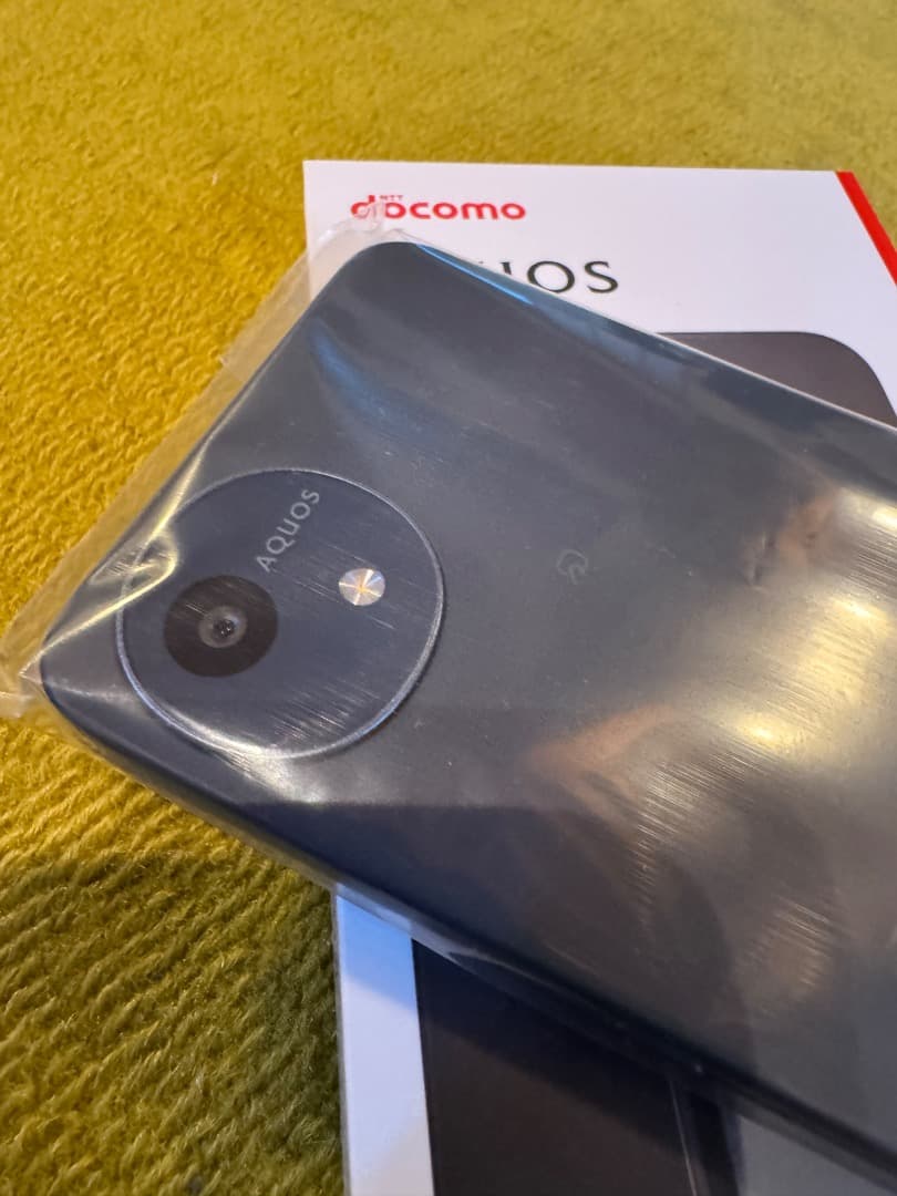 docomo AQUOS wish 4 本体　ブラック