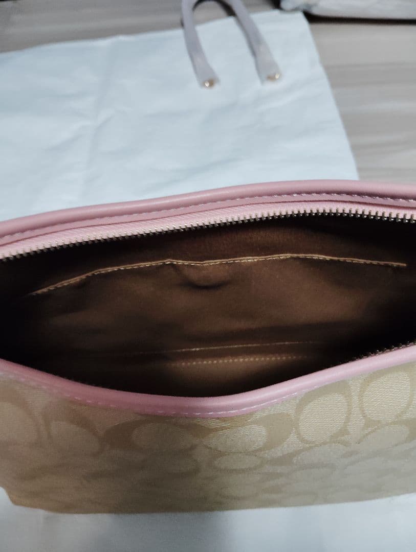 1/25まで大特価！新品　COACH 花と蝶 ショルダーバッグプラ袋布袋付