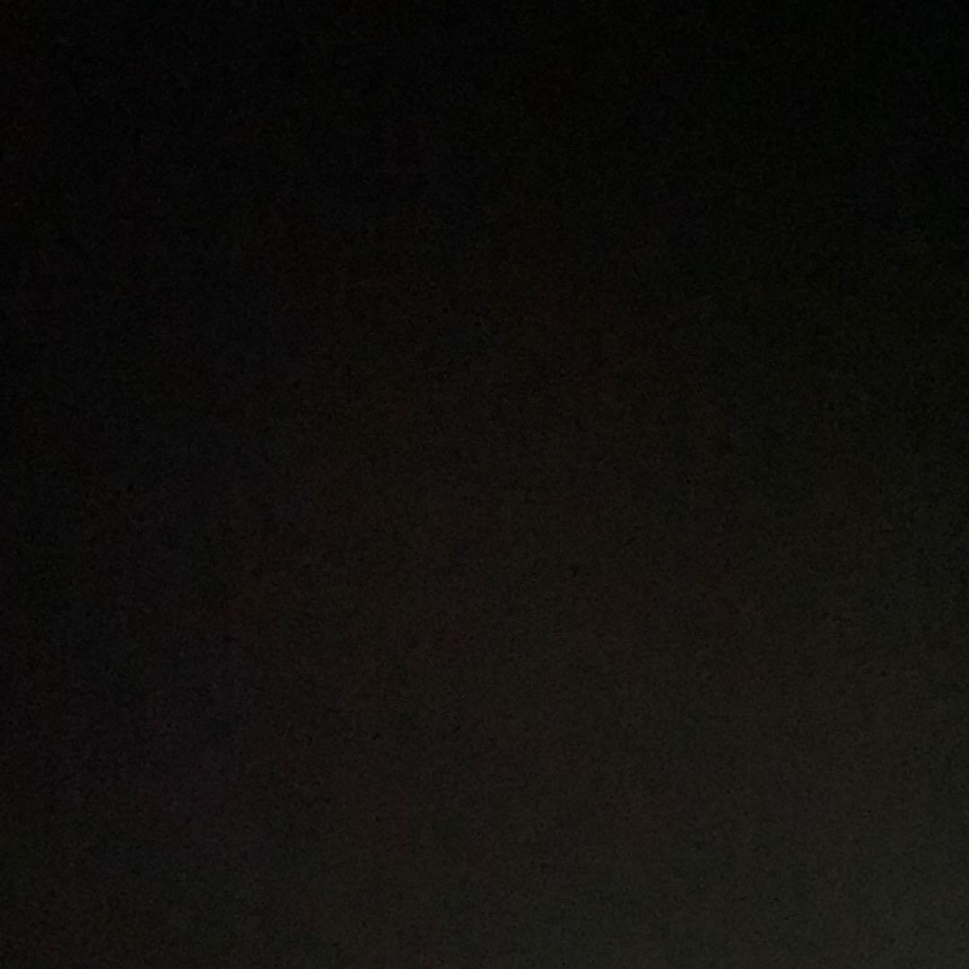 シンプルデザインの2人掛けソファ