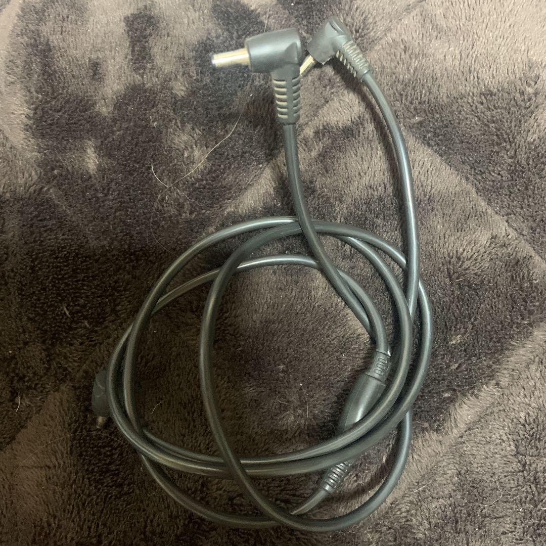 空調服のバッテリー、充電器、配線コードのセットです