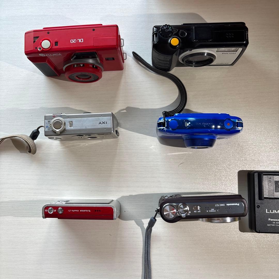 デジタルカメラセットとフィルムカメラ（各種ブランド） … **ジャンク**