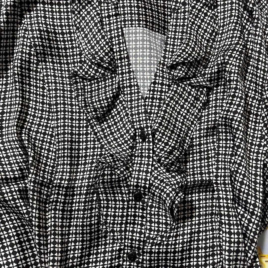 新品　ナラカミーチェ　サテン幾何プリントフリル長袖ブラウス　サイズ４　3L 15