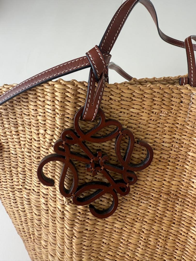 ま*ん様 LOEWE ロエベ シェルバスケットバッグ アナグラムチャーム