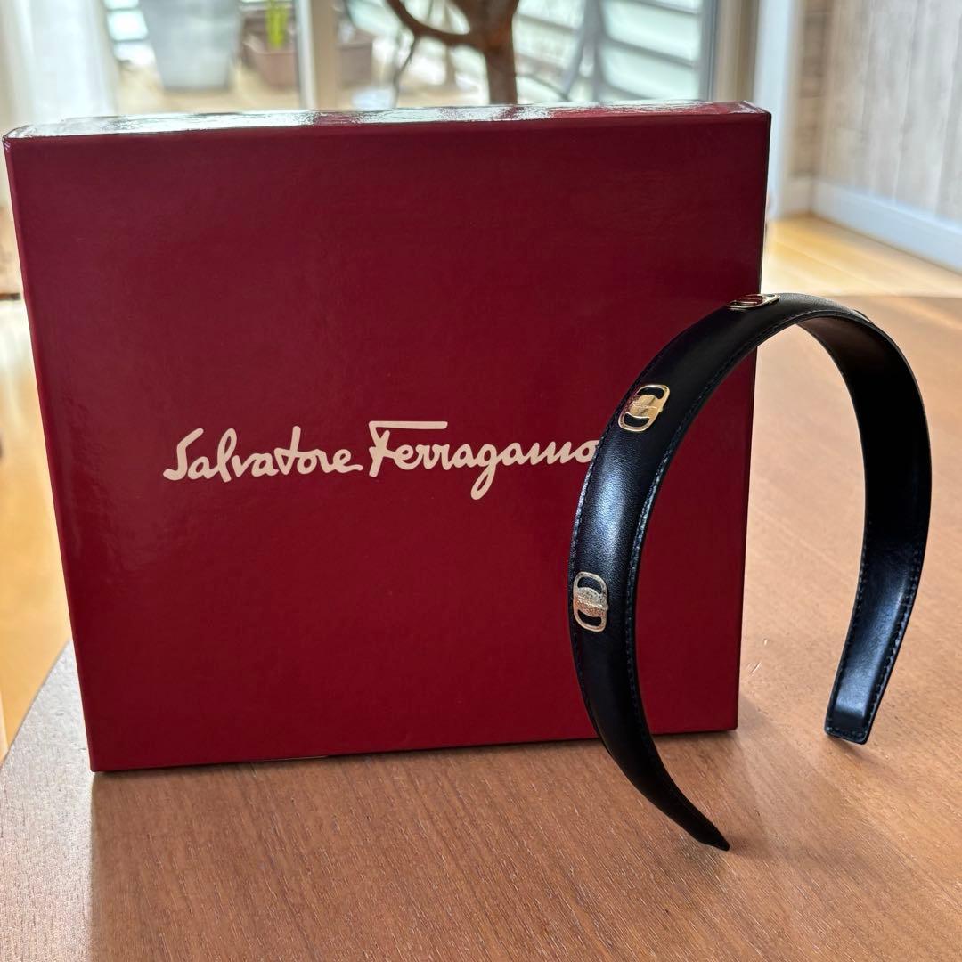 Salvatore Ferragamo パサータ VA ブラック ヘアバンド