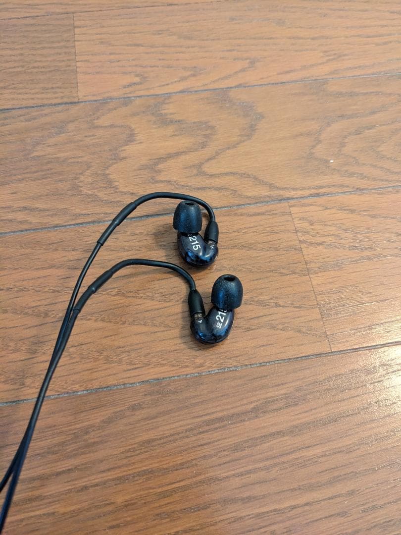 SHURE 高遮音性イヤホン 有線タイプ/SE215-K-A ブラック カナル型