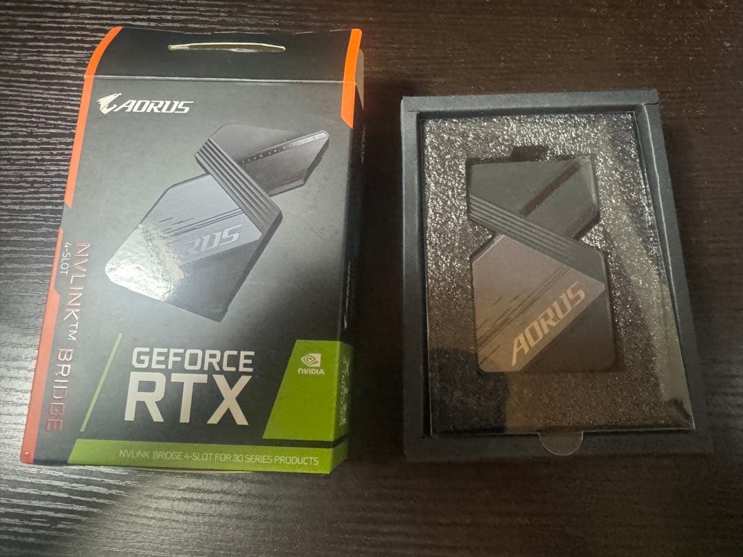 グラフィックボード・グラボ・ビデオカード AORUS NVLINK BRIDGE 4-SLOT