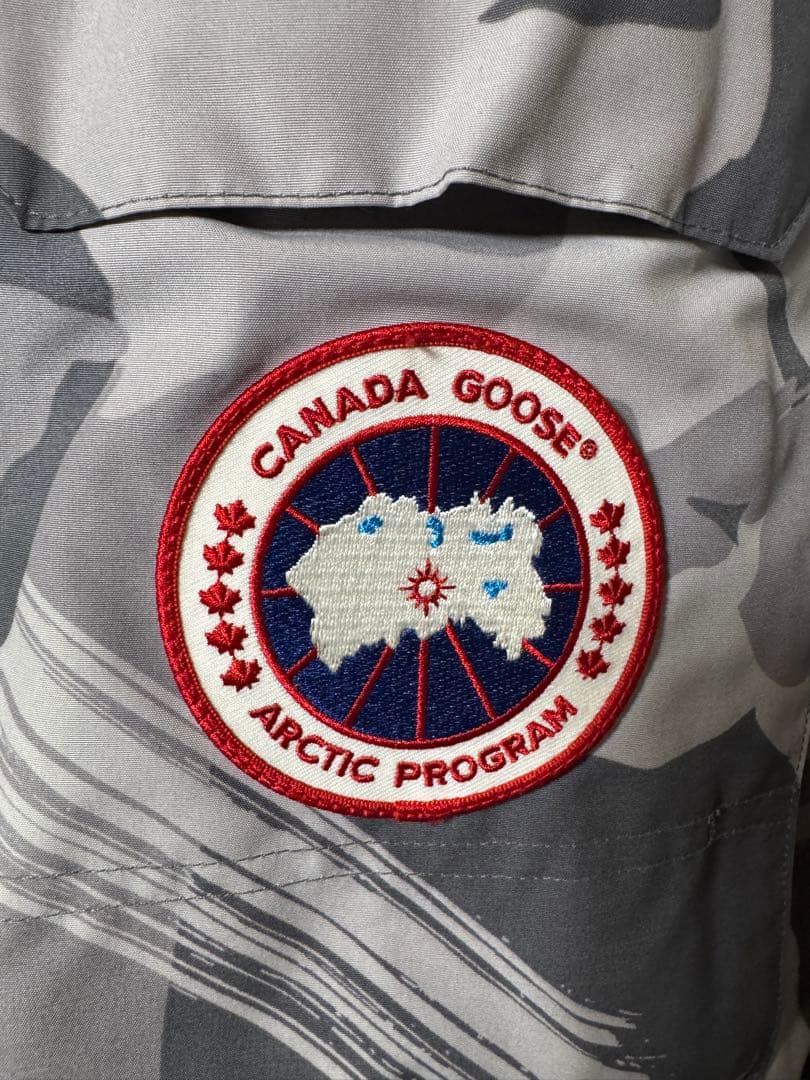   カモフラージュ ダウンジャケット