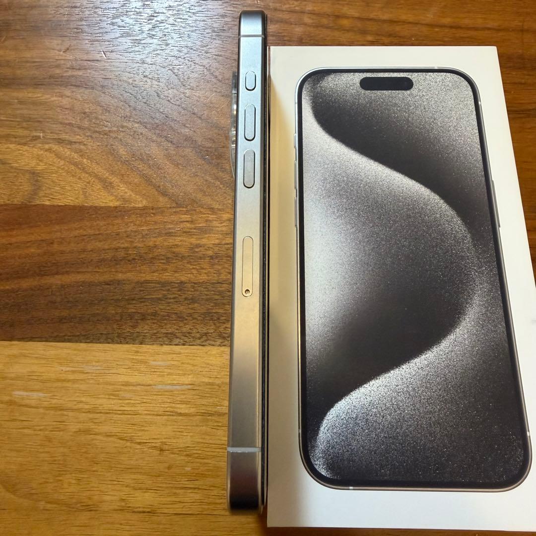 iPhone15Pro ホワイトチタニウム