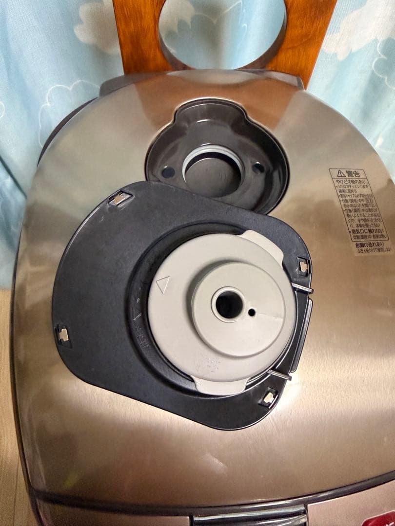 日立 大容量 圧力IH炊飯器 1升炊き 黒厚鉄釜 ライトブラウンRZ-WG18M