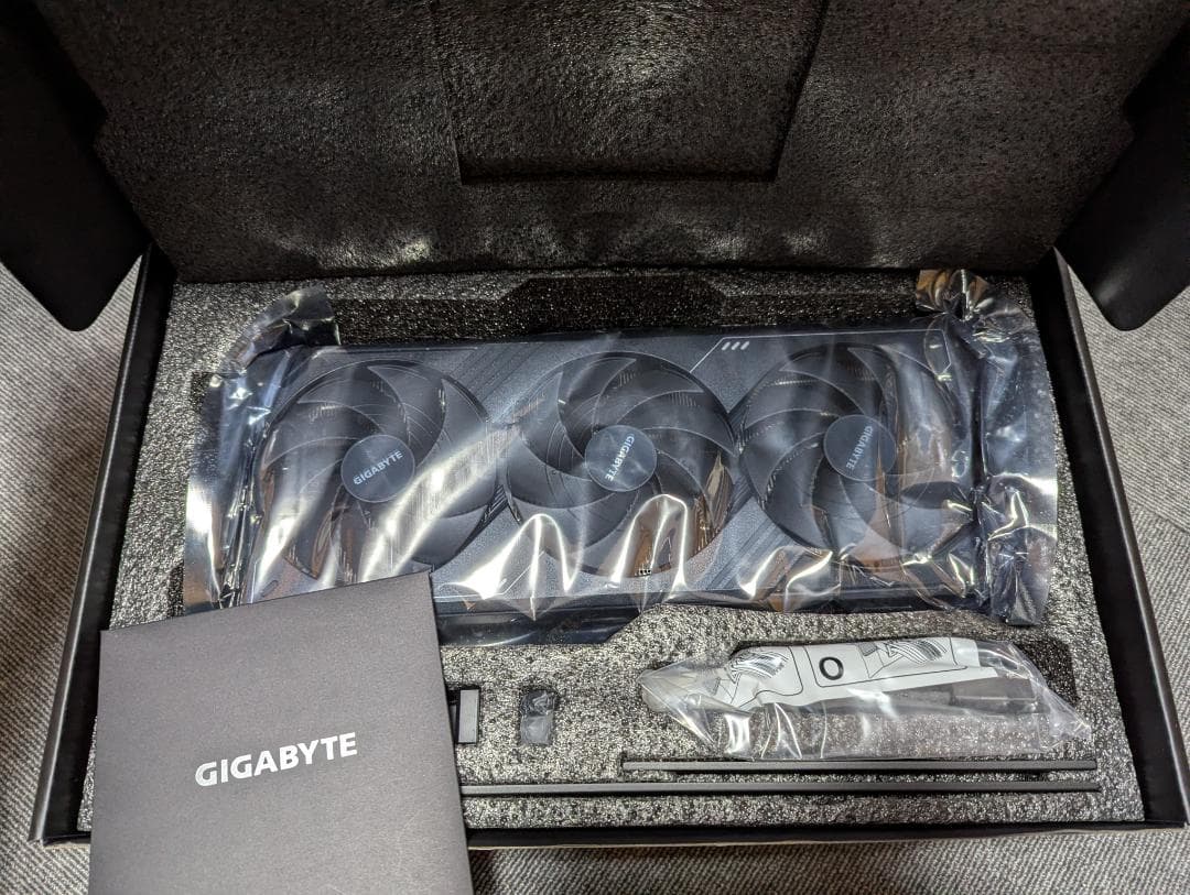 新品未使用 GIGABYTE GEFORCE RTX 5090 32GB