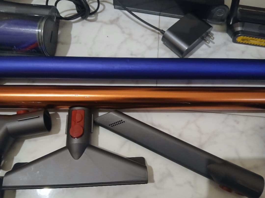 ダ*カ様 Dyson V10 SV12 壁掛け充電付 付属品多数 動作品