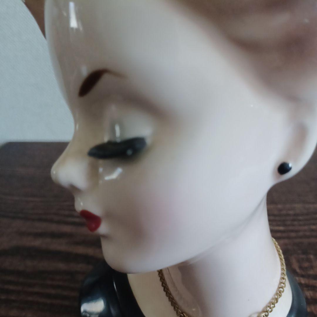 ビンテージ レディヘッドベース 陶器製の置物花瓶　黒のドレスにハートのネックレス