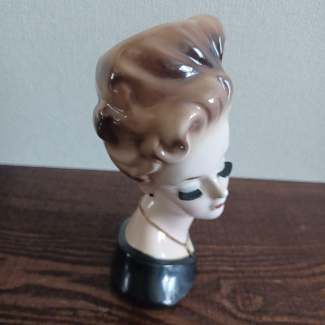 ビンテージ レディヘッドベース 陶器製の置物花瓶　黒のドレスにハートのネックレス