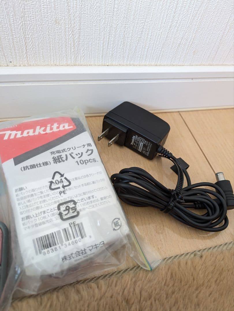 美品　Makita スティッククリーナー 充電器付き